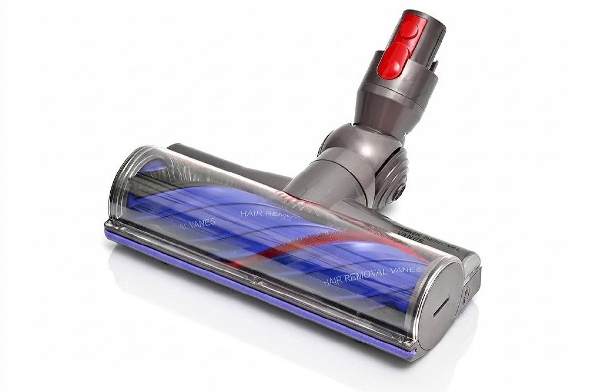 Anti-tangle brush roll for cordless vacuums